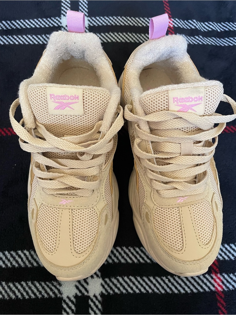 Reebok Girls Chunky Athletic Sneakers Cream Pink Gum Sole Kids Size 3